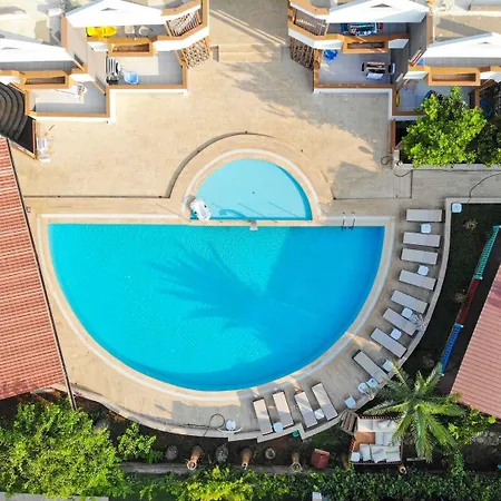 Apartahotel Tomris *